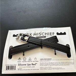 Sex & Mischief Silicone Lips Red Restraint